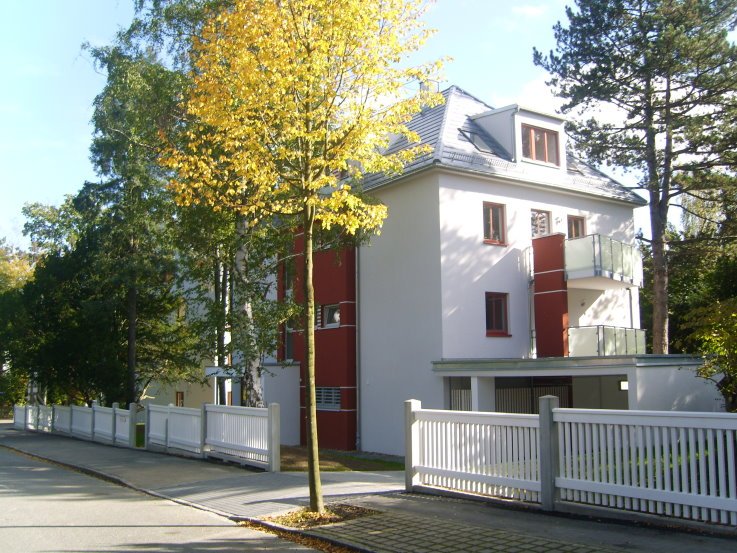 Straßenseite Villa Fauna